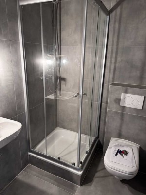 FRIEDRICHSTR: SANIERTE WOHNUNG MIT EXTRA ZIMMER