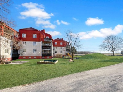 Großzügige Wohnung mit Loggia 3 Zi, (4.möglich) + Carport!