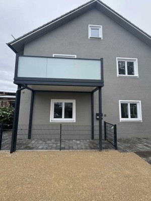 3-Zi.-Maisonette, großzügig, komplett renoviert, Balkon