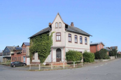 Sanierungsobjekt für Altbauliebhaber: Historische Villa in Struxdorf-Hollmühle