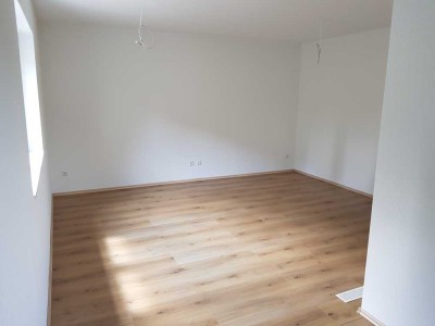 Erstbezug 1-Zimmer-Wohnung mit gehobener Innenausstattung mit Terrasse und EBK in Hbg-Kuppingen