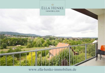 Traumhafte Aussicht! Sonnige, gepflegte 1-Zimmer-Wohnung mit großem Balkon.