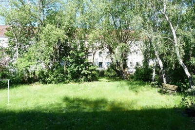 Hell, ruhig, mit Gartennutzung und Stellplatz