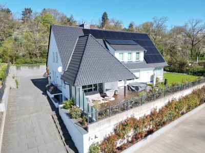 Modernisierte Mid-Century Villa mit Einliegerwohnung und Blick auf Gießen