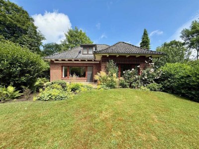 Bezugsfreies Einfamilienhaus mit Carport und schön angelegtem Grundstück // Wacken, Lindenallee