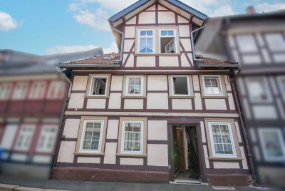 Denkmal-Reihenhaus in Top-Altstadtlage – vermietetes Anlageobjekt