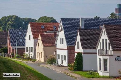 Einfamilienhaus mit 3 Garagen