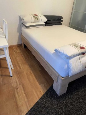 Geschmackvolle möblierte 1-Zimmer-Wohnung mit Balkon in Hürth