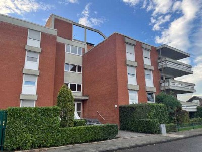 helle ETW im 1 OG mit großer Loggia, Kellerraum und PKW-Stellplatz.