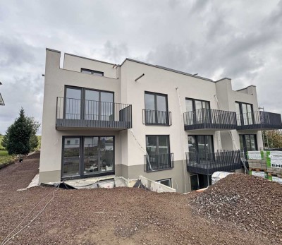 Barrierefreie 2-Zimmer-Whg. mit Balkon, Aufzug und moderner Ausstattung,  2 PKW-Stellplätze