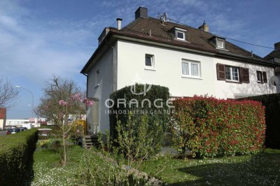 Gepflegte Doppelhaushälfte, großes Grundstück, Terrasse, Garten, Garage