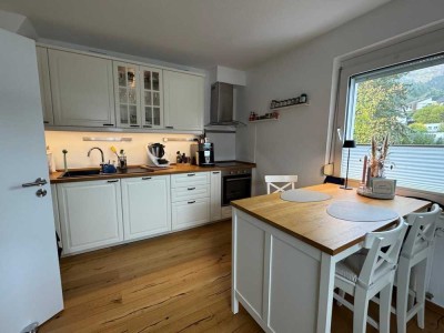 Moderne Wohnung mit zwei Zimmern und EBK in Hönningen