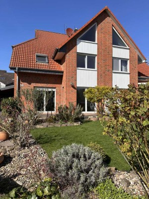 Moderne Doppelhaushälfte mit ca. 170 m² am Mittellandkanal in Altgarbsen