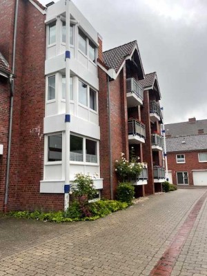 Zentrale,schöne und ruhige 3-Zimmer Hochparterre-Wohnung mit Balkon in Emden