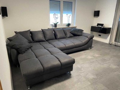 Vollständig renovierte Wohnung mit drei Zimmern sowie Terasse und in Geisenfeld
