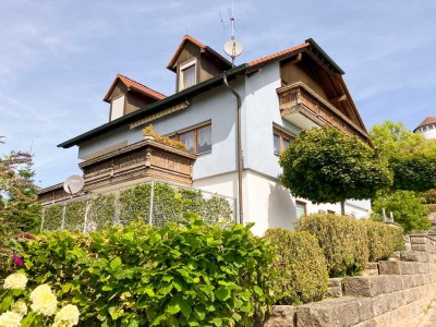 Großzügiges Einfamilienhaus mit Einliegerwohnung, Werkstatt und Gewölbekeller in exponierter Aussich