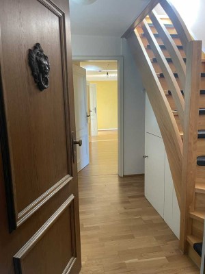 WOHNEN IM SCHLOSS! Besondere Dachgeschosswohnung über 2 Etagen mit Kamin