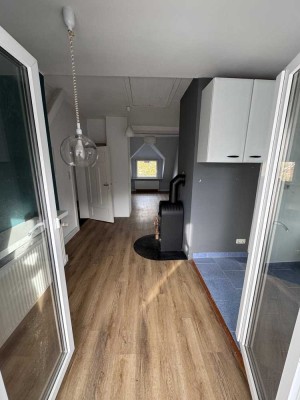 Charmante 1 2/2 -DG-Wohnung mit EBK, Südbalkon und Kaminofen in Jugendstilvilla in Kronshagen