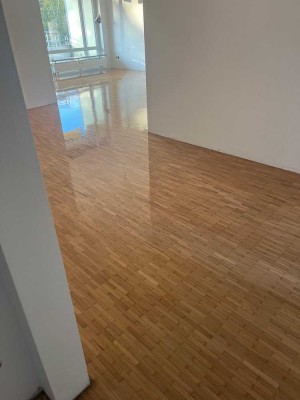 Erstbezug nach Renovierung! 4-Zimmer-Dachgeschosswohnung - 2 Bäder, großer Balkon, TG-Stellplatz