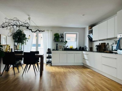 Urbanes Wohnen mit Freiluft-Flair: 3-Zi.-Whg. mit großem Balkon & hochwertiger EBK - Bärenschanze