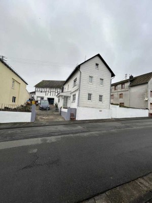 Charmantes Bauernhaus von 1900 mit großem Garten, Scheune und Garage