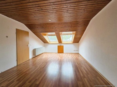 Gemütliche 2-Zimmer-Wohnung im Dachgeschoss – ruhig & hell