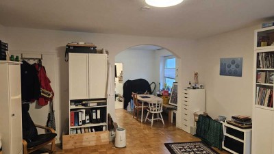 Wohnung mit 3 Zimmern, EBK, Garten, Glasfaser, Stellplatz und Hobbyraum