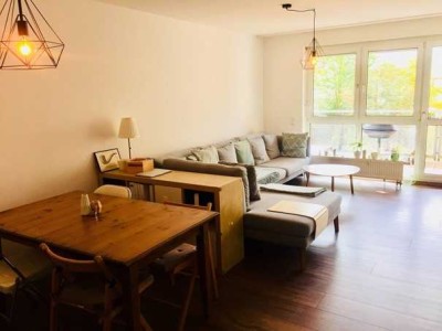 2 Zimmer, separate Küche, Bad, Flur und Süd-West-Balkon mit idealer Raumaufteilung