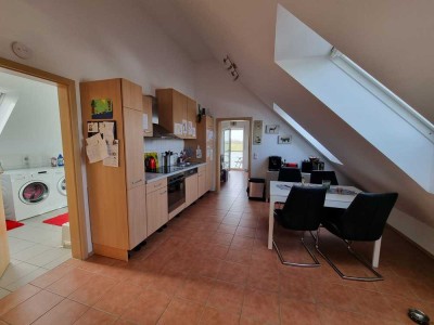 Helle 2-Zimmer-DG-Wohnung ab sofort in Wifling