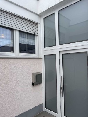 Attraktive 5-Zimmer-Terrassenwohnung mit gehobener Innenausstattung mit Balkon und EBK in Mechernich