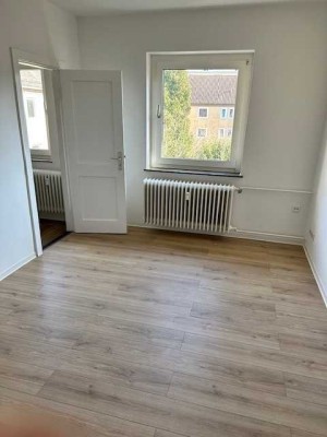 Klein aber fein! Helle sanierte 2 Zimmerwohnung zum 01.04.2025 vermietbar!