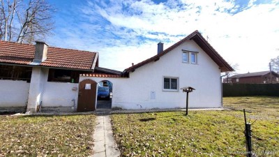 Gelegenheit!
Gepflegtes Altbau-Einfamilienhaus mit großz. Grundstück/Nebengebäuden/Stallungen