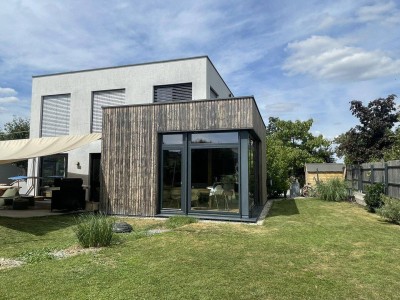 Preisaktualisierung! Top modernes Einfamilienhaus in Laa an der Thaya – qualitativ hochwertig, großer Garten, ideal für Familien.