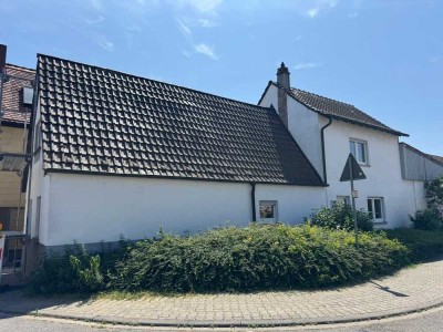 Komplett saniertes Einfamilienhaus mit EBK und Stellplatz