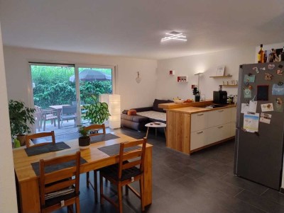 Neuwertige 3-Zimmer-Erdgeschosswohnung mit Terrasse und EBK in Urloffen