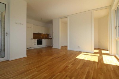 **Schicke 2 Zimmer mit Einbauküche und Balkon in ruhigem Neubau**