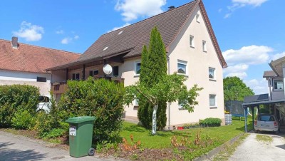 Solides Zweifamilienhaus mit schönem Obstgarten und Ausbaupotenzial