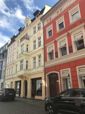 Single gesucht! Helle und gut geschnittene 1,5-R-Wohnung im saniertem Altbau in ruhiger Citylage