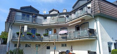 Attraktive und gepflegte 3-Zimmer-Dachgeschosswohnung mit geh. Innenausstattung mit Balkon