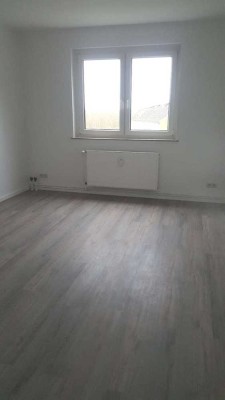 Erstbezug nach Sanierung! helle, freundliche 3 Zi. Wohnung mit Duschbad, Balkon & geplantem Aufzug