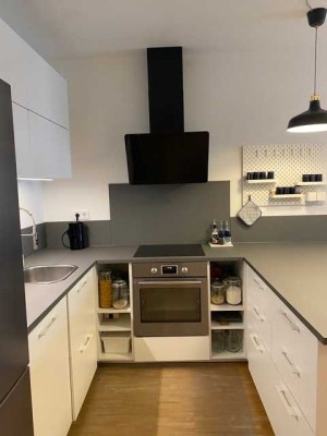 Luxuriöse  3-Zimmer Wohnung mit TG, Einbauküche und Skyline Blick