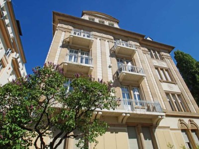Exklusive Dachgeschoss-Maisonette im Frankfurter Westend – möbliert mit Skylineblick (Privatverkauf)