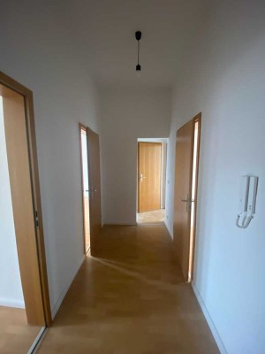 Schöne renovierte 2,5 Zimmer Wohnung / Zeitz