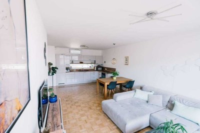Stilvolle, neuwertige 2,5-Raum-Wohnung mit geh. Innenausstattung mit Balkon und EBK in Winnenden