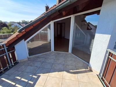 Helle 3 Zimmer Dachgeschosswohnung in Burgau mit Balkon von privat