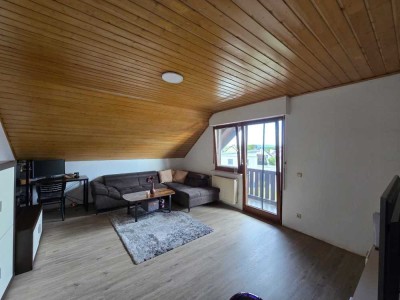 Schöne 3 ZKB DG Wohnung