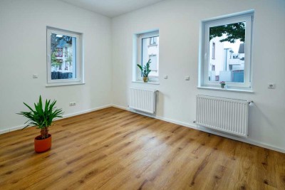 Saniertes Haus in FFM - Unterliederbach für mindestens 5 Jahre zu vermieten / VIDEO & 360