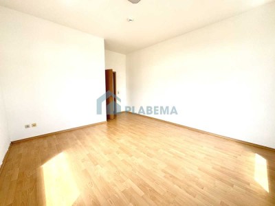 Zentrale 2-Zimmer-Wohnung mit Tageslichtbad und Stellplatzoption zu vermieten