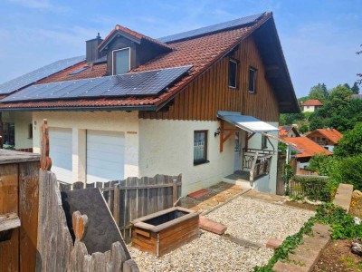 Charmante Maisonettewohnung in einem Zweifamilienhaus mit großem Gartenanteil, Garage und Sauna