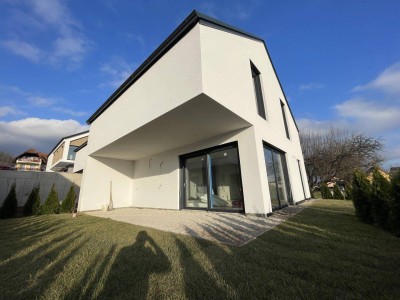 Aufgepasst: Doppelhaushälfte mit kleinem Garten, Terrasse und 3 Schlafzimmer. (Schlüsselfertig)